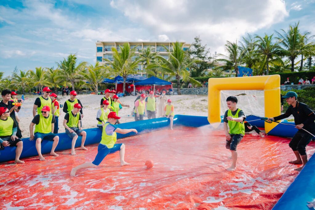 WaterFun - Loại hình Teambuilding mới Cho Doanh Nghiệp (Teambuidling té nước)