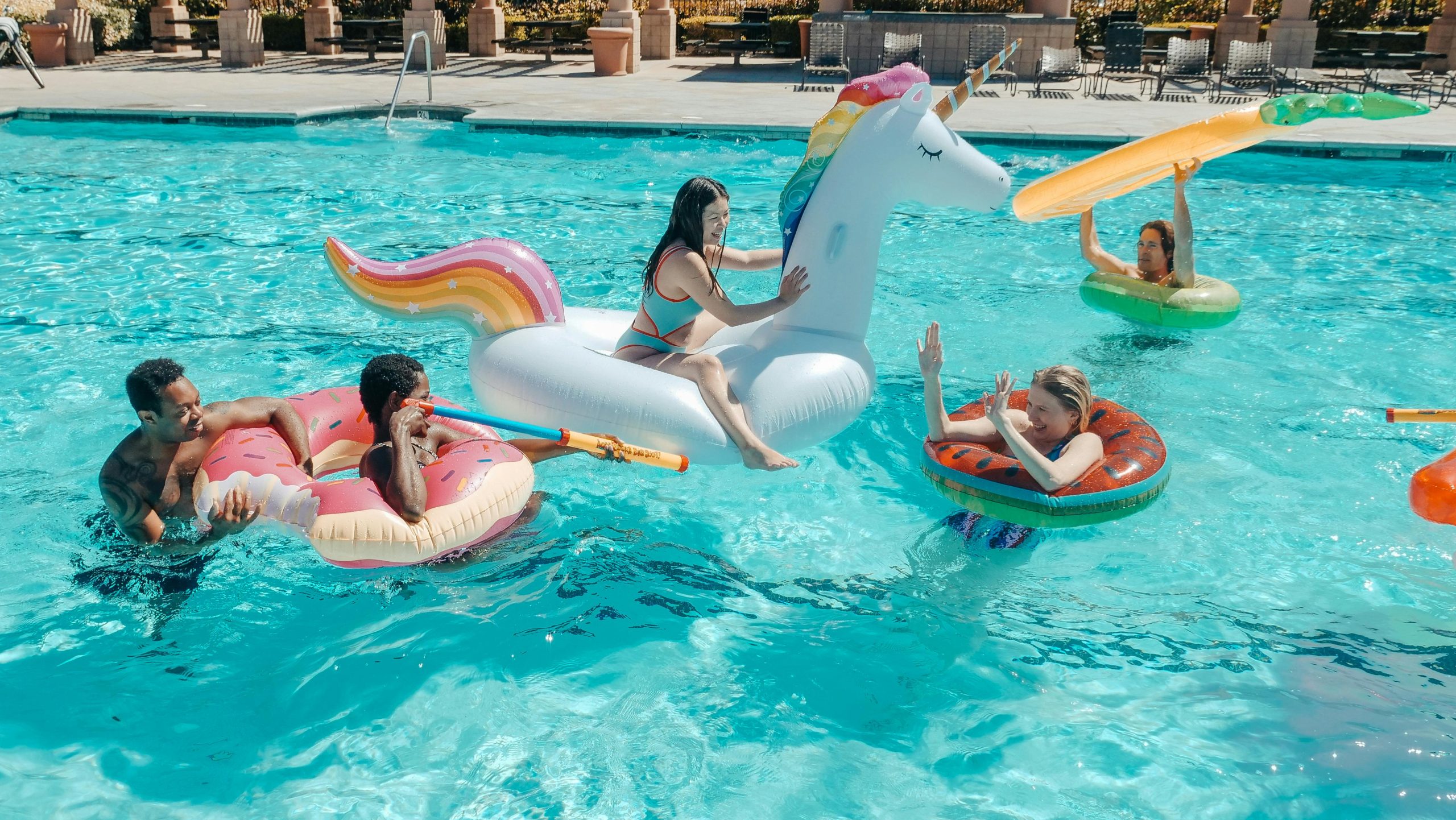 To-chuc-pool-party-2025